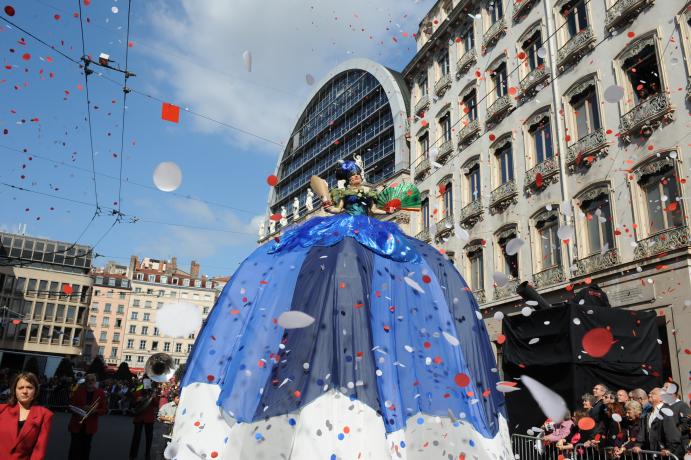 Biennale de danse 2008, défilé du 14 septembre : photo. couleur M. Chaulet (2008, non coté)