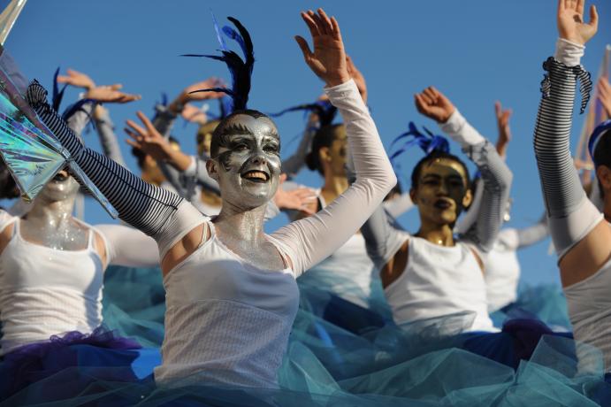 Biennale de danse 2008, défilé du 14 septembre : photo. couleur M. Chaulet (2008, non coté)