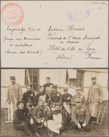 Menuisiers et emballeurs au camp de prisonniers de Langensalza. Carte postale envoyée à Mme Herriot, présidente de l'oeuvre municipale de secours aux prisonniers de guerre, le 7 décembre 1917 - 1229wp/94