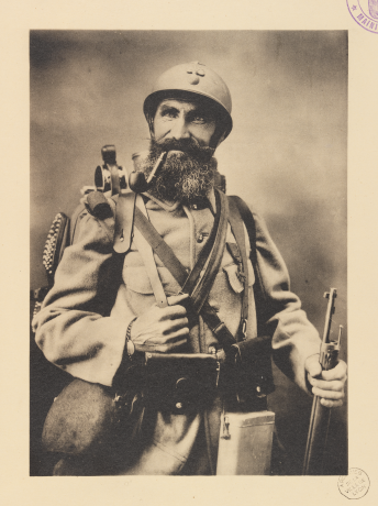 Portrait de poilu Extrait de 1914-1918. La guerre. 150 planches artistiques de la collection personnelle du Commandant Tournassoud, ex directeur du service photographique et cinématographique de guerre. 1C501/354