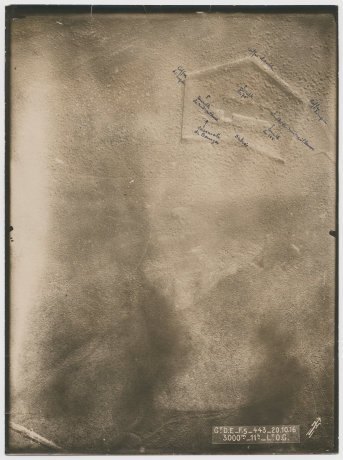 Vue aérienne du Fort de Douamont, 20 octobre 1916 - 228ii/560