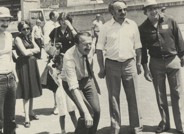 Gérard collomb jouant à la pétanque - Photo issue du numéro 10 du magazine Cosmopolis en janvier 83 -  Aucune utilisation commerciale