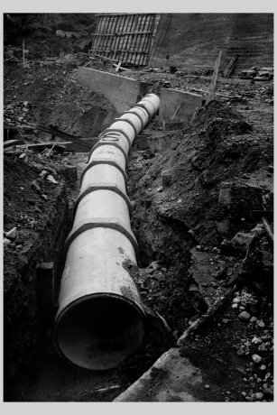 Vue de l’éboulement de la colline de Fourvière, à Lyon montrant les travaux de consolidation de la colline, à l’occasion de la construction de la cascade, sans date. 15PH 1-86