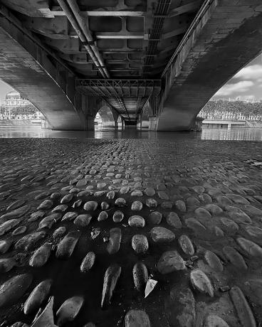 Photo de dessous de pont par Naamaoui