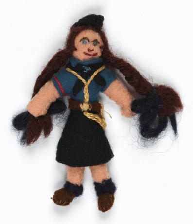 Fédération française des Éclaireuses : poupée en feutrine en tenue d'éclaireuse (sans date, cote 331II/8)