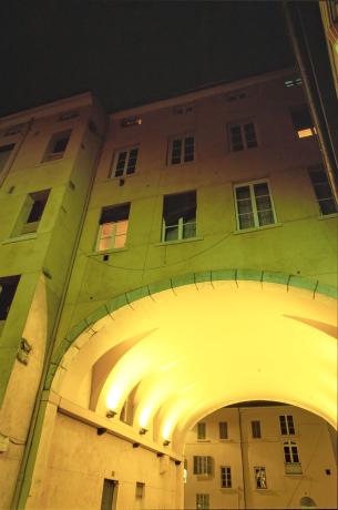 Mise en lumière du passage de la rue Ménestrier, publication dans "C'est 9 à Lyon" du 30/01/1992 : diapositive couleur 24x36 mm (cote 1518WP/1291)