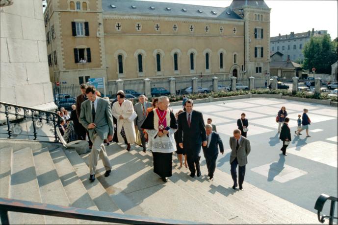 Vœux des échevins à Fourvière en présence de Michel Noir et du cardinal Decourtray : diapo. couleur 24x36 mm (1993, cote 1518WP/1519)
