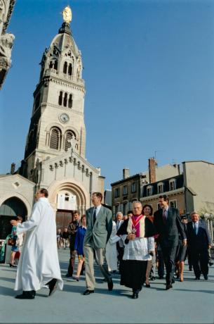 Vœux des échevins à Fourvière en présence de Michel Noir et du cardinal Decourtray : diapo. couleur 24x36 mm (1993, cote 1518WP/1519)