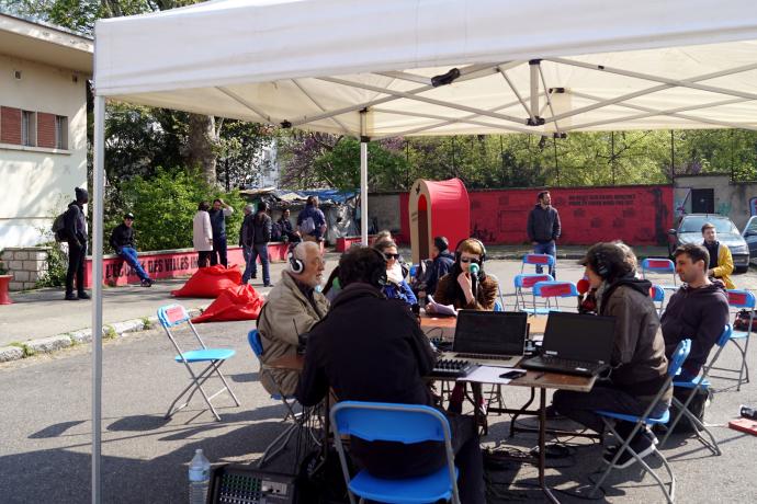 Campement sonore, recueil de témoignages des usagers des bains-douches Delessert : photo. numérique de LALCA (2019) 