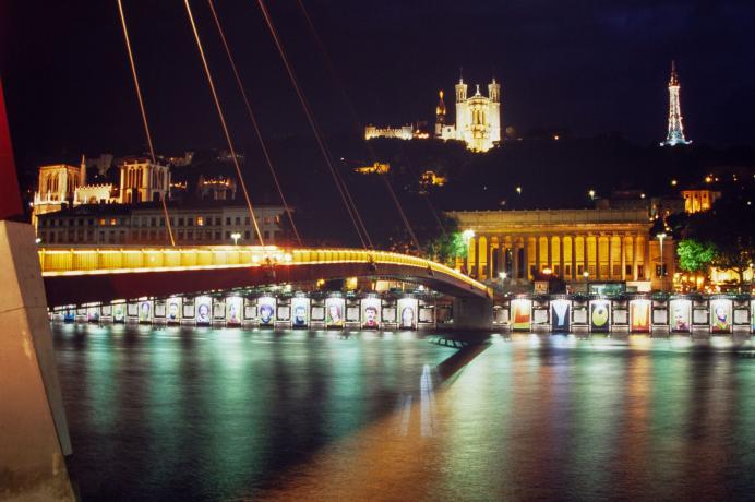 Les quais de Saône aux couleurs de la coupe du monde de football : photo. numérique de la communication externe (06/1998, PHO_1998_06)